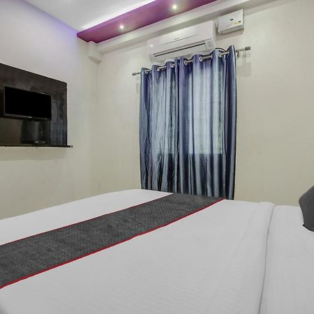 Collection O Galaxy Suites Hyderabad Esterno foto