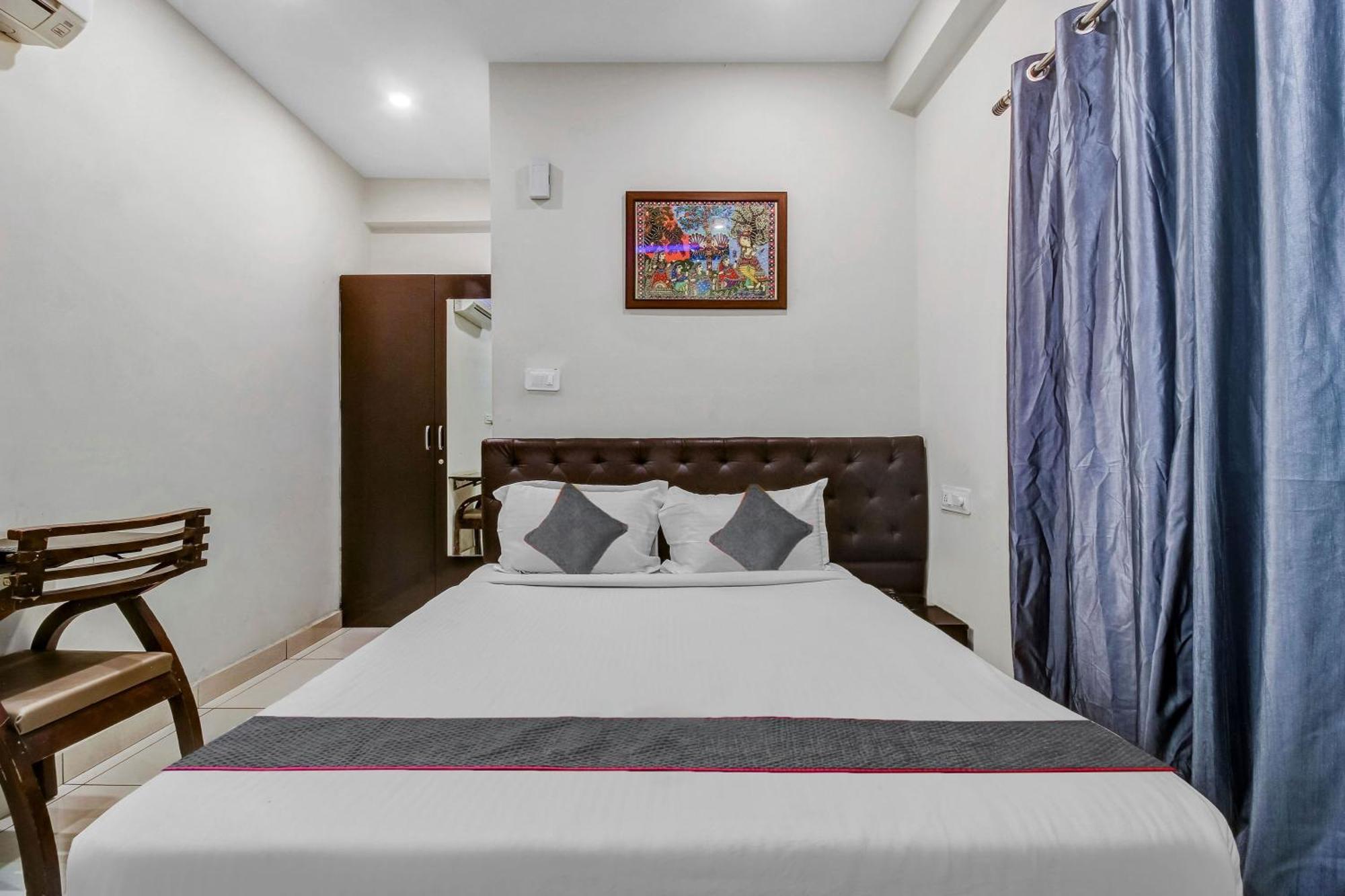 Collection O Galaxy Suites Hyderabad Esterno foto