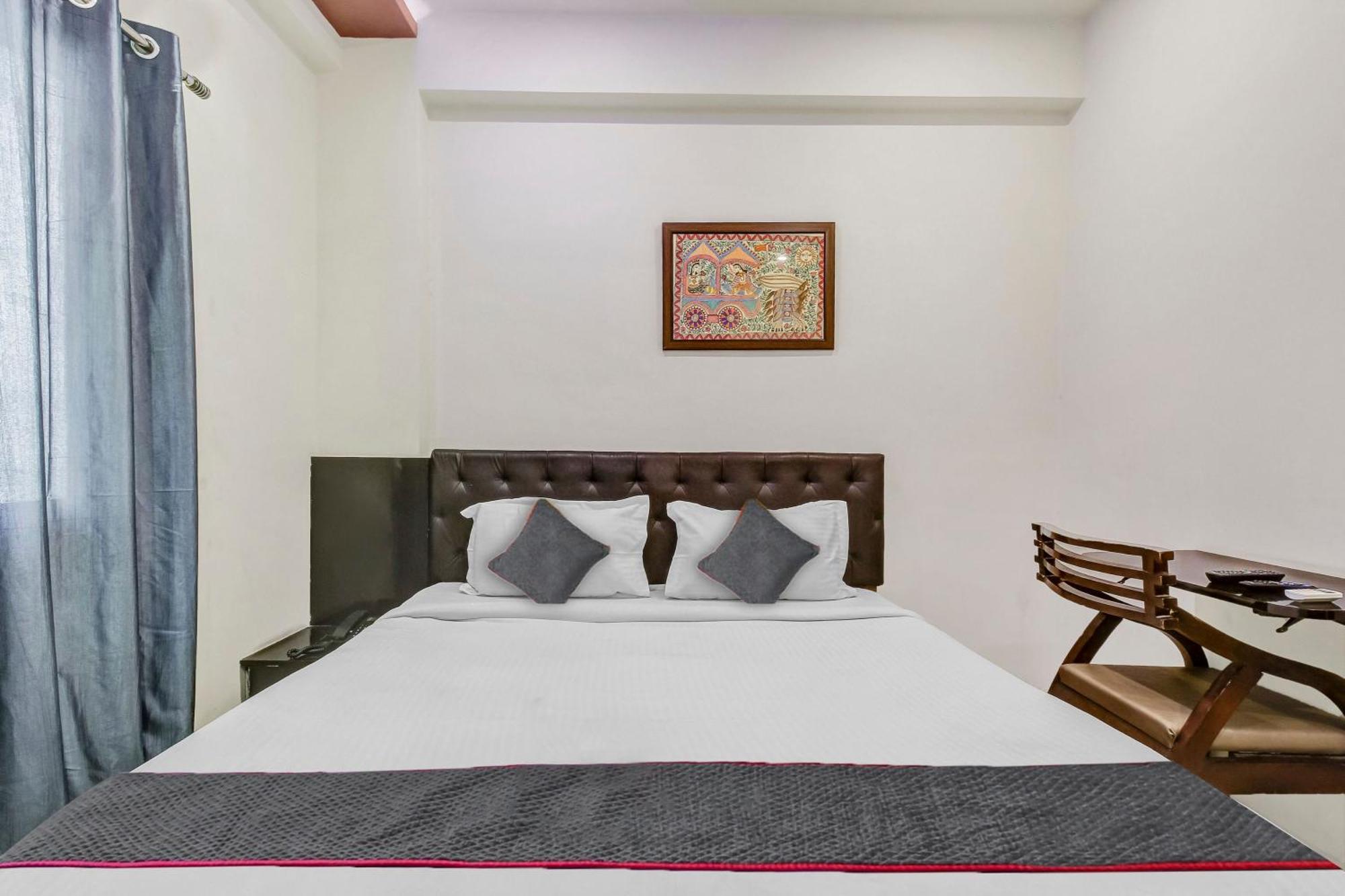 Collection O Galaxy Suites Hyderabad Esterno foto