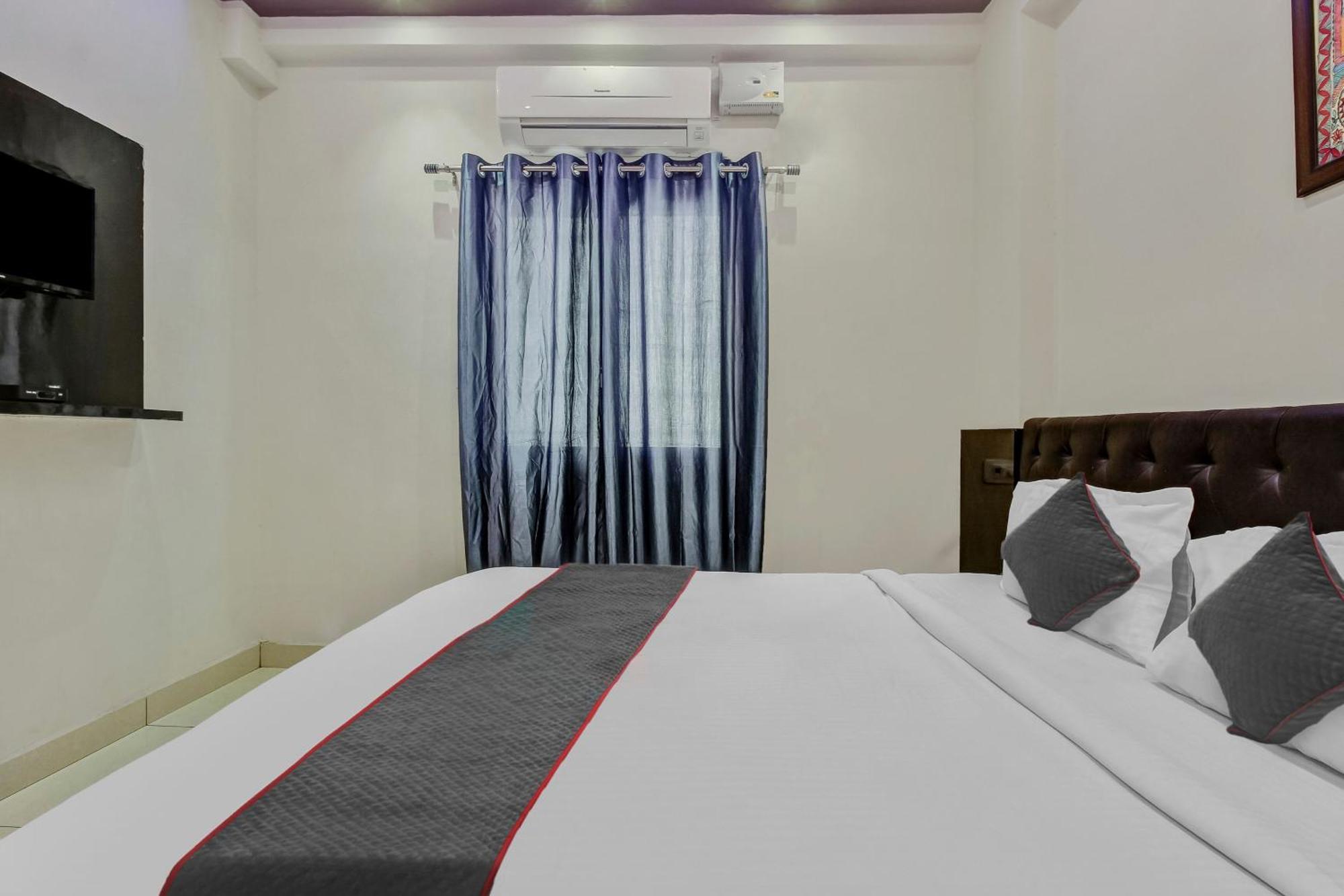 Collection O Galaxy Suites Hyderabad Esterno foto