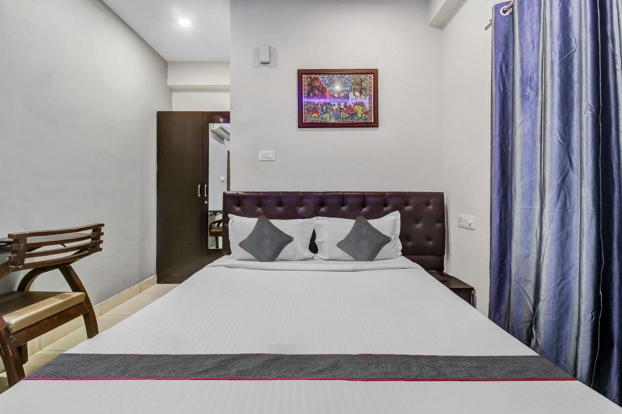 Collection O Galaxy Suites Hyderabad Esterno foto