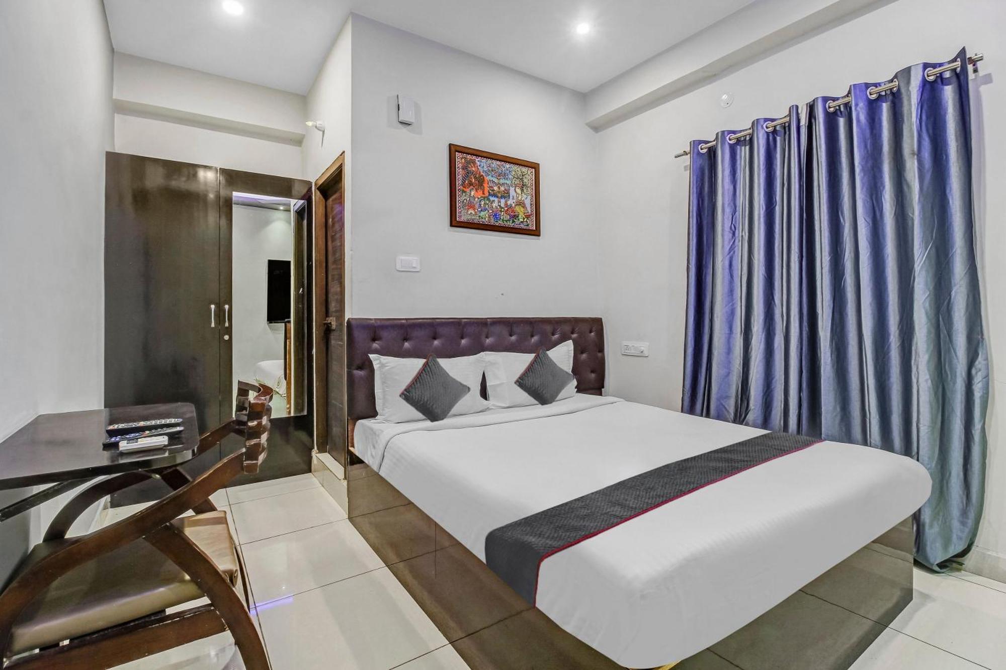 Collection O Galaxy Suites Hyderabad Esterno foto