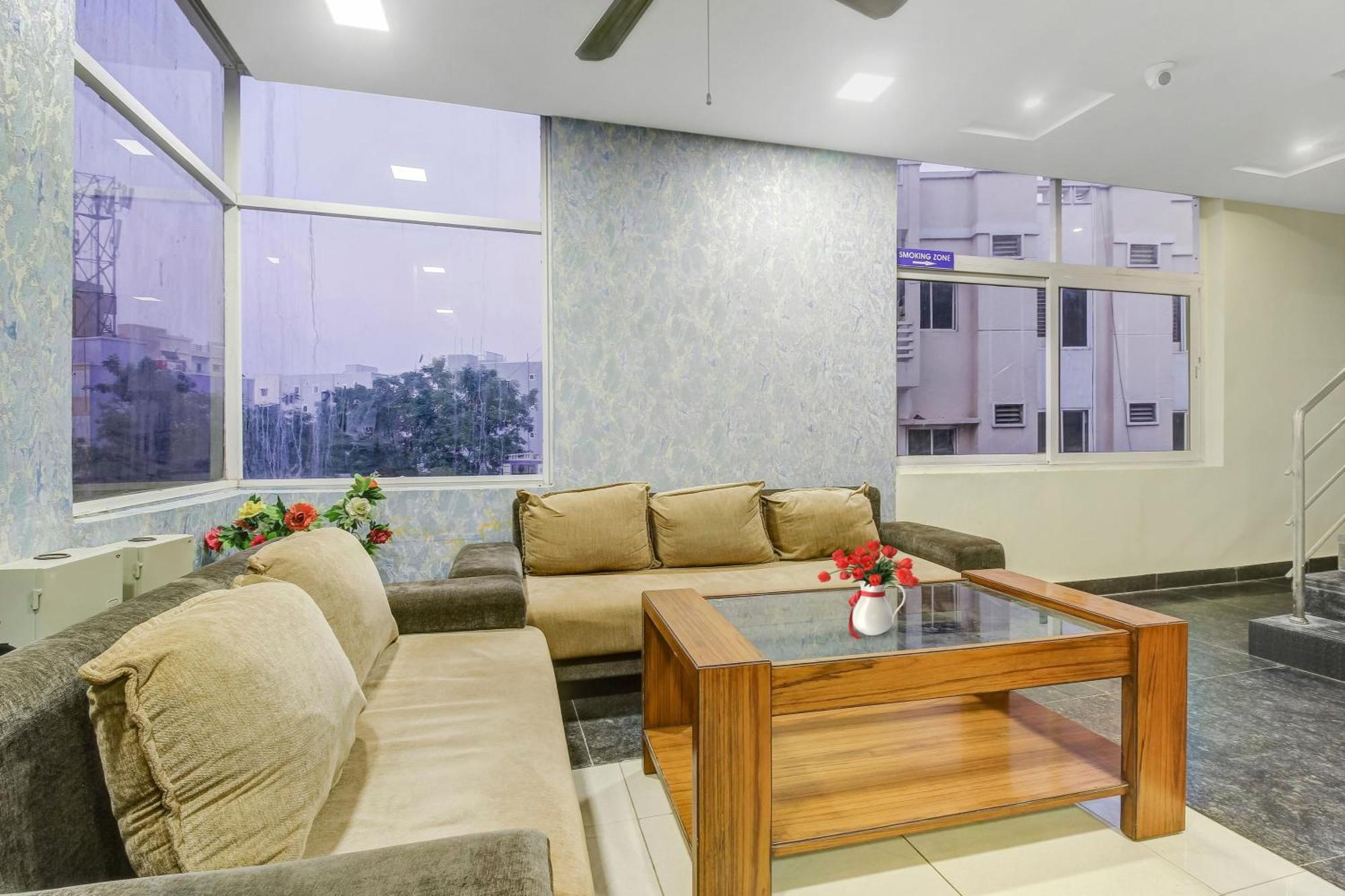 Collection O Galaxy Suites Hyderabad Esterno foto