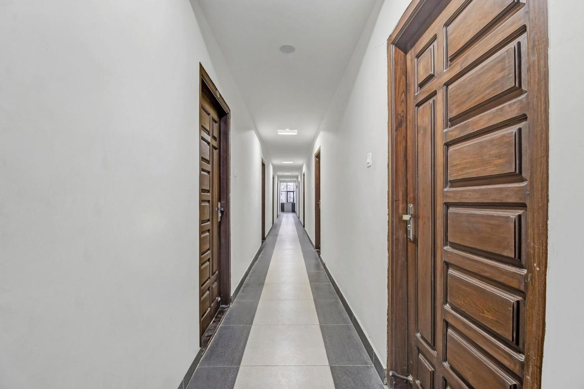 Collection O Galaxy Suites Hyderabad Esterno foto