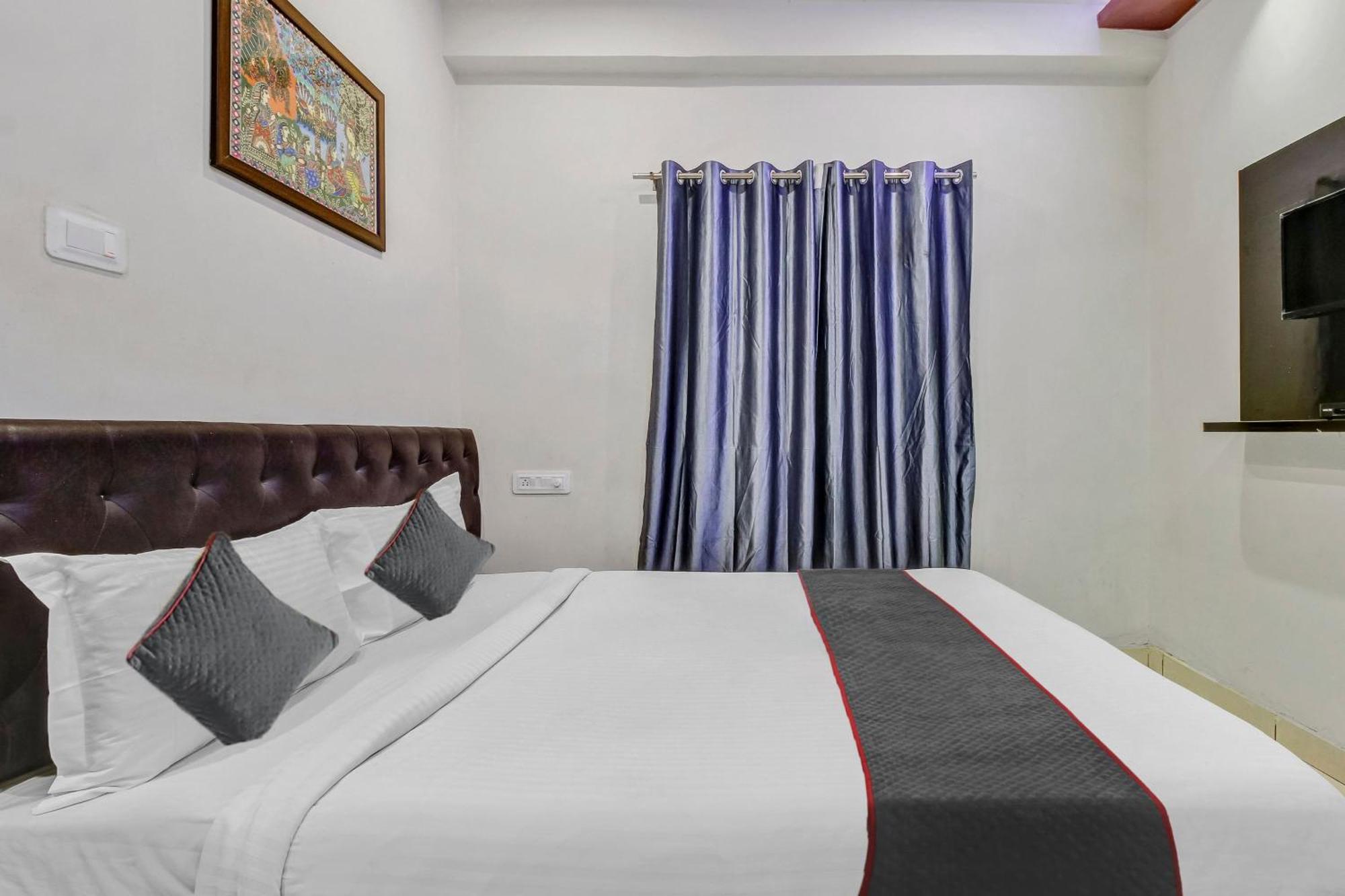 Collection O Galaxy Suites Hyderabad Esterno foto