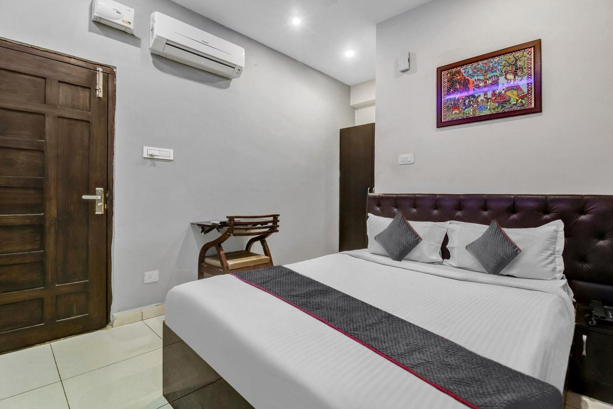 Collection O Galaxy Suites Hyderabad Esterno foto