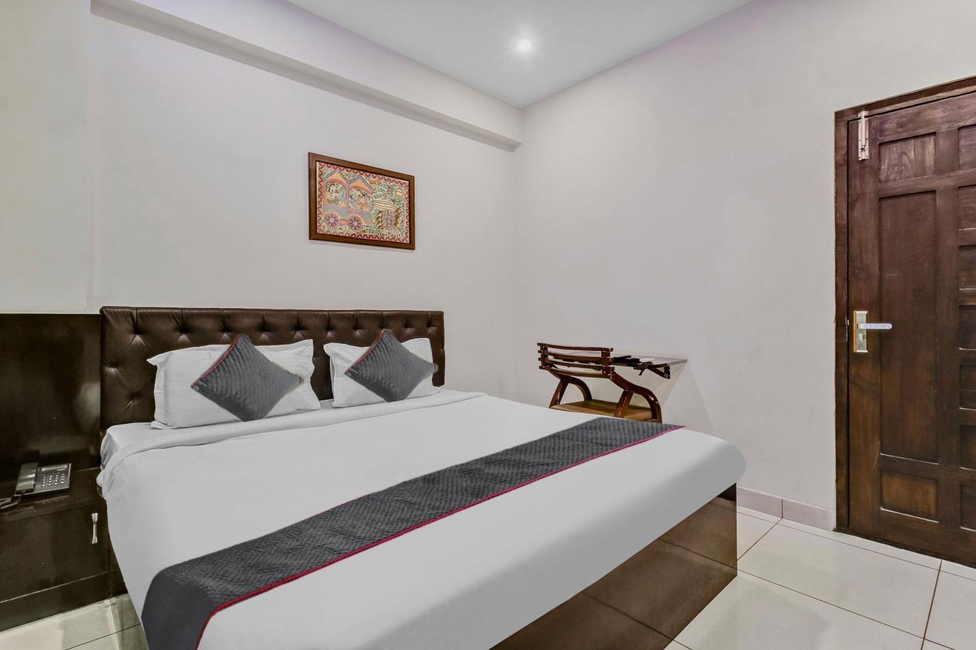 Collection O Galaxy Suites Hyderabad Esterno foto