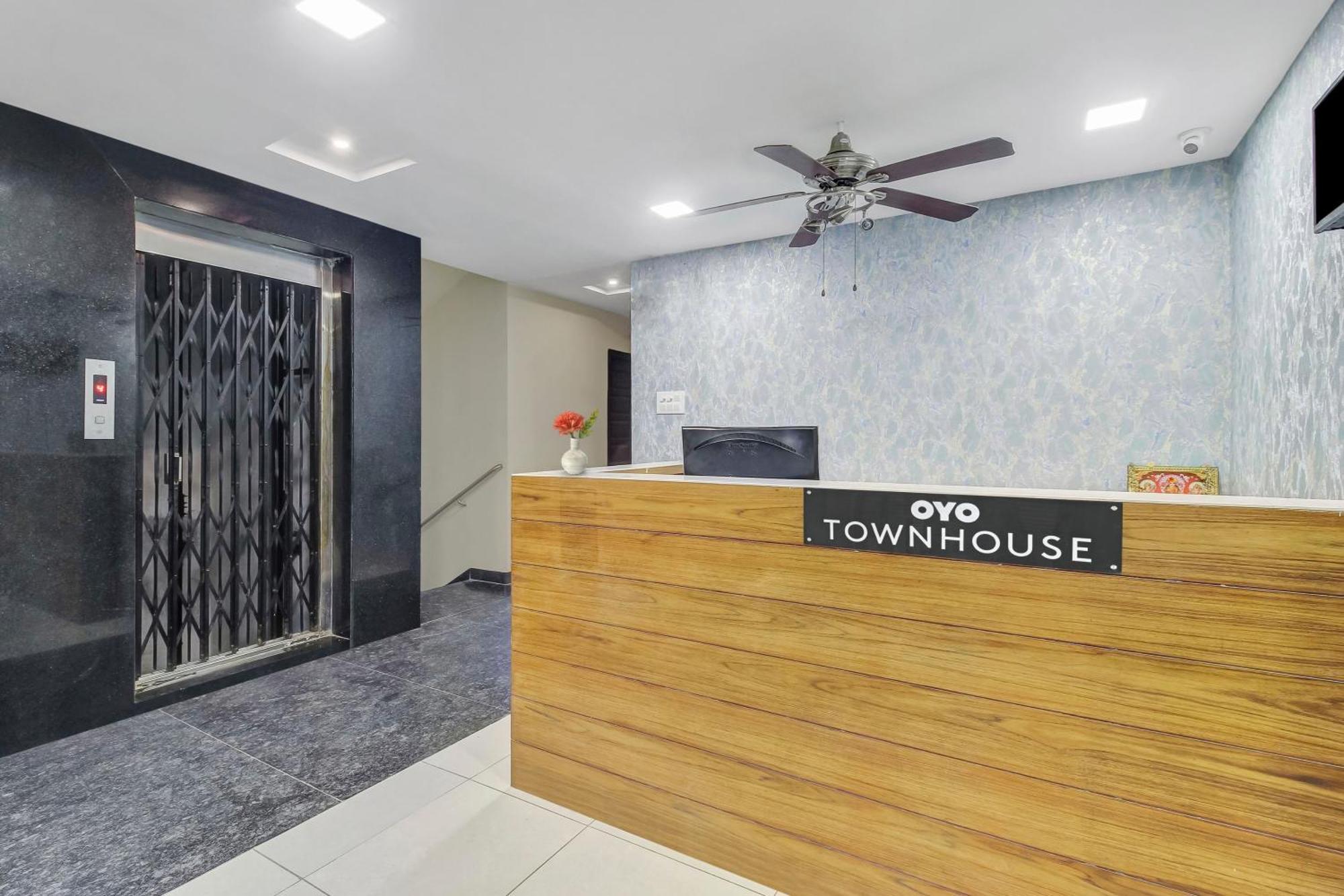 Collection O Galaxy Suites Hyderabad Esterno foto