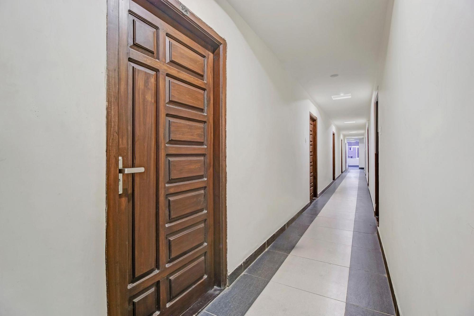 Collection O Galaxy Suites Hyderabad Esterno foto
