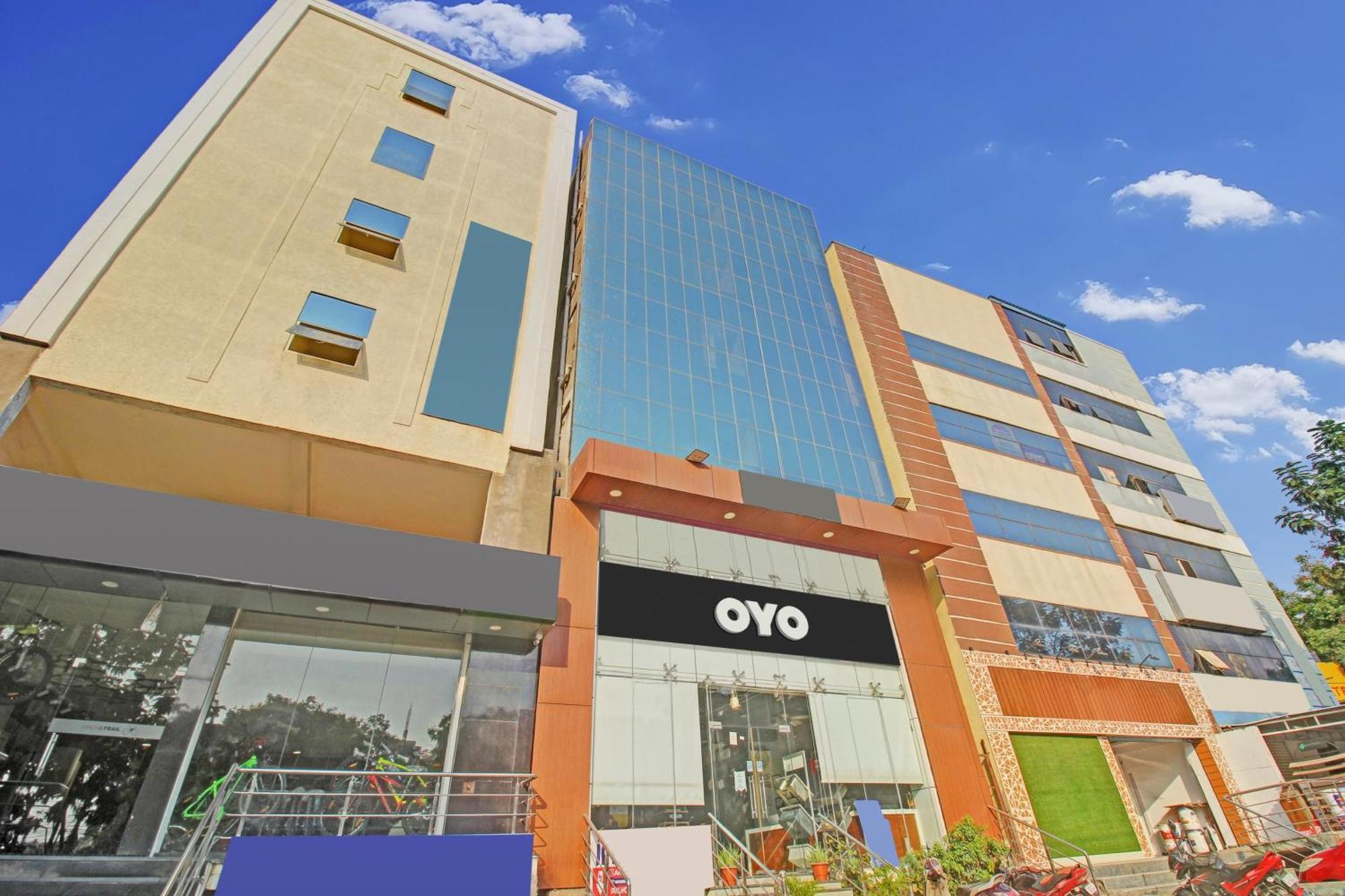 Collection O Galaxy Suites Hyderabad Esterno foto